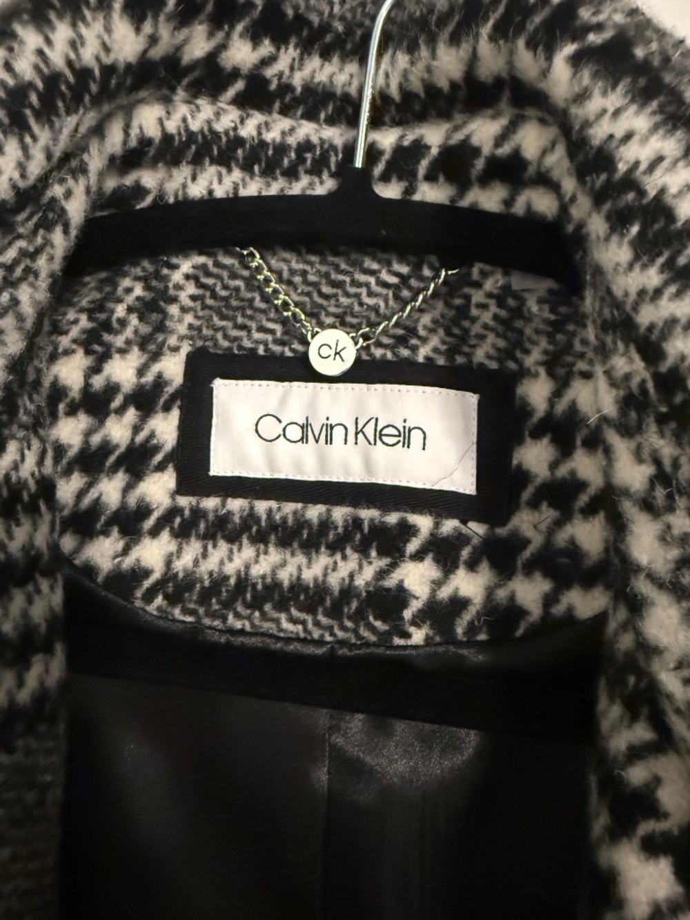 Calvin Klein - Picture 3 of 4